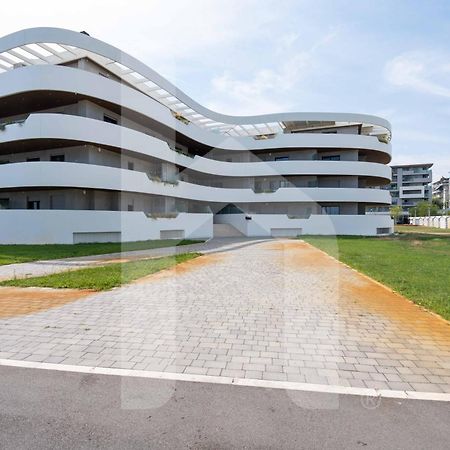 Homiday - Waterfront Монтесильвано Экстерьер фото
