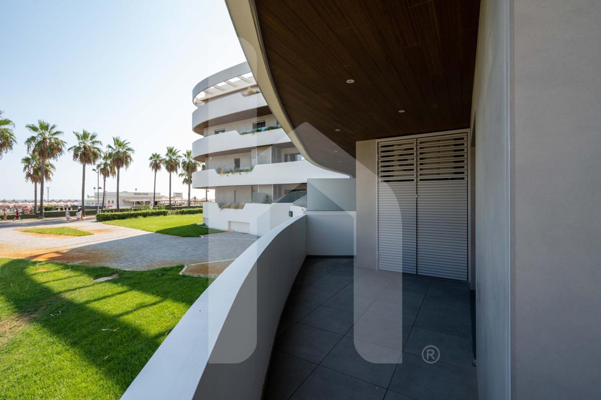 Homiday - Waterfront Монтесильвано Экстерьер фото