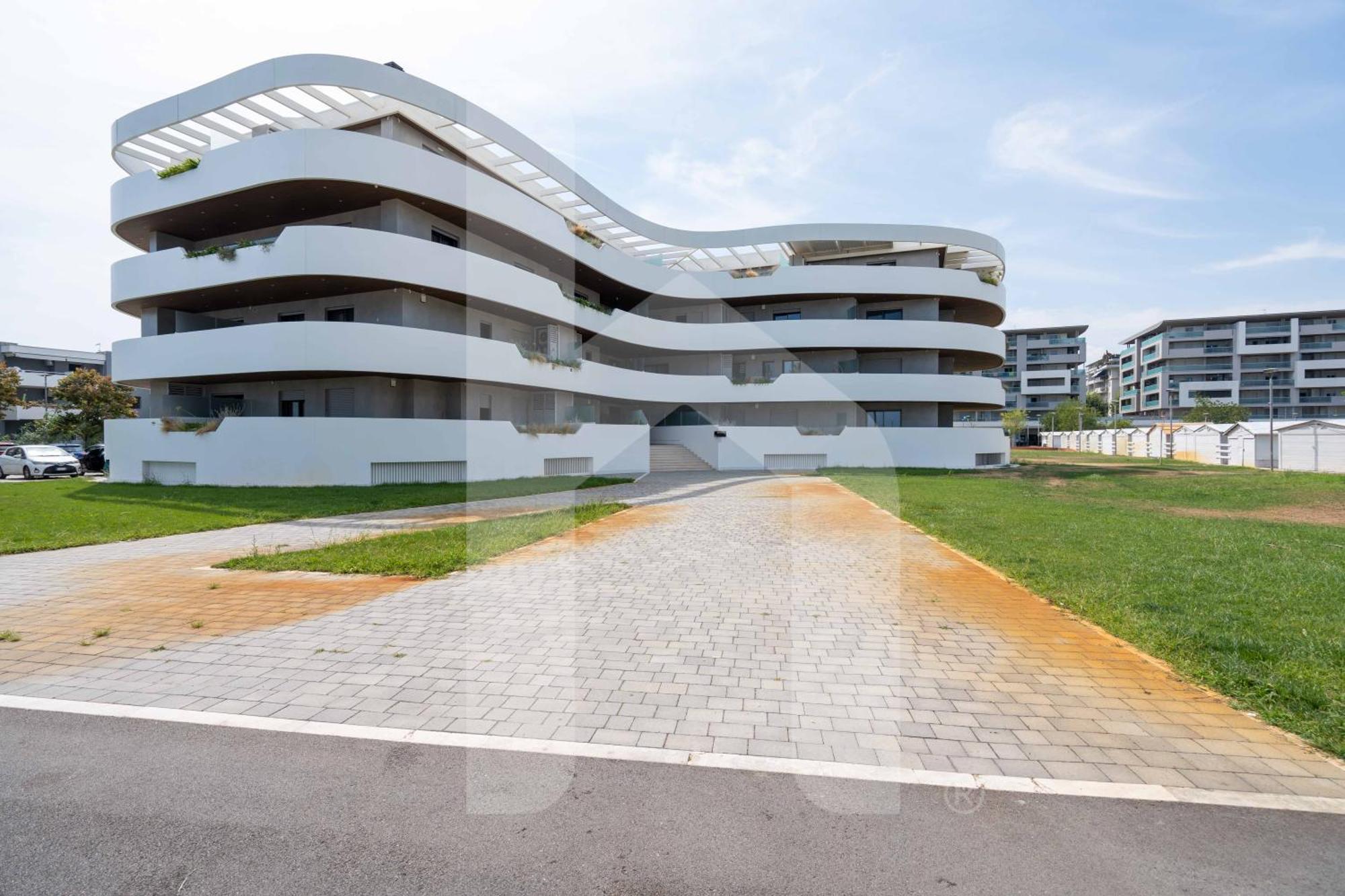 Homiday - Waterfront Монтесильвано Экстерьер фото